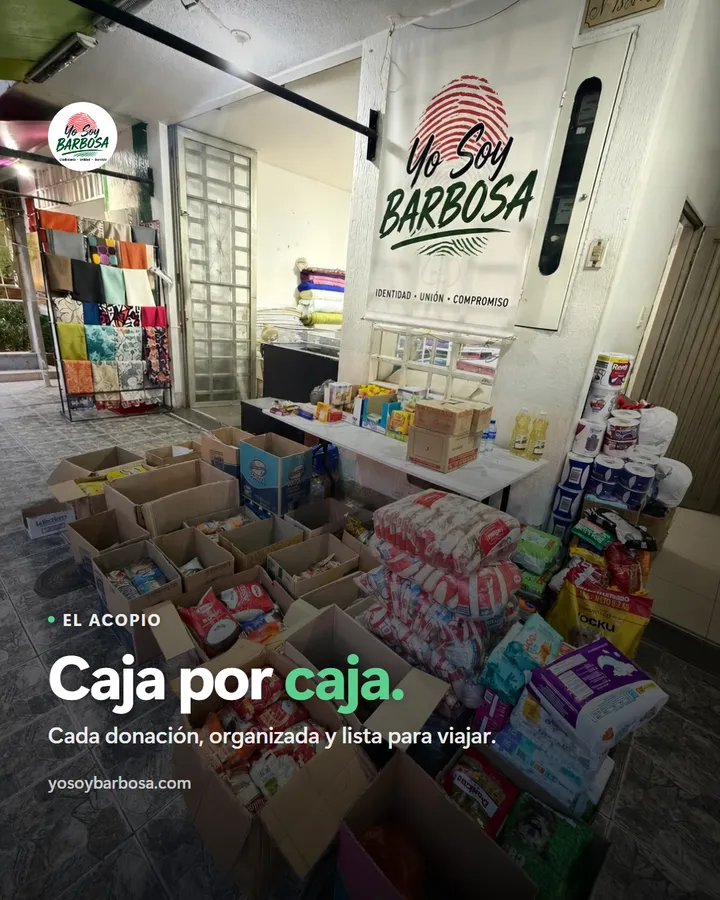 Caja por caja. Cajas con alimentos, pañales y productos de aseo organizadas en el piso del punto de acopio.